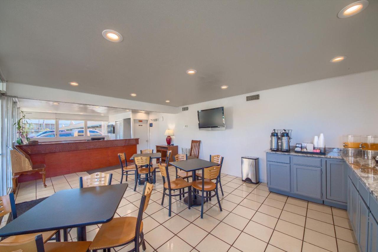 Americas Best Value Inn Uvalde Exterior foto
